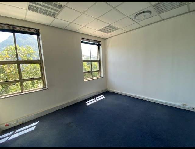 200M² OFFICE TO LET IN RONDEBOSCH
